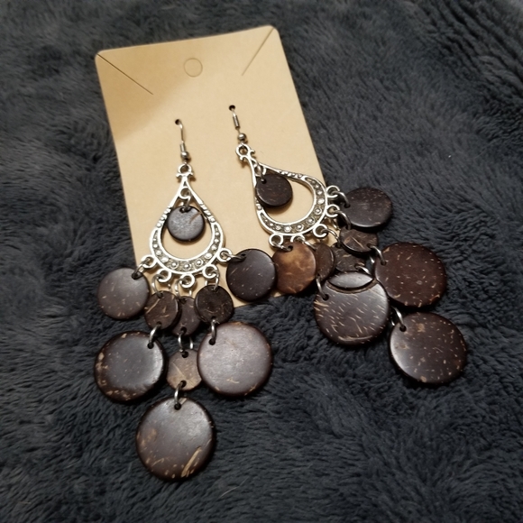 Jewelry - NWOT Boho Brown Wood Disc Chandlier Shepard Hook Earings.